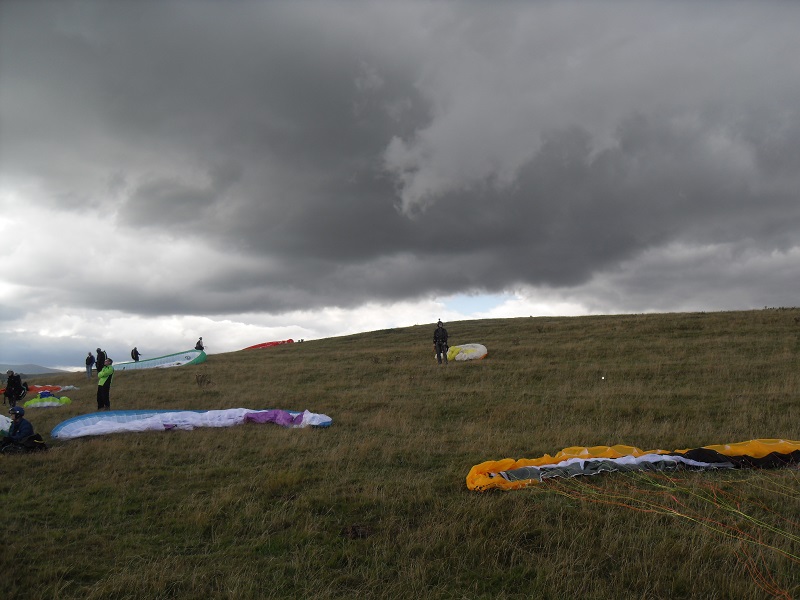 Derek from Berwick  notice the convergence above his head !